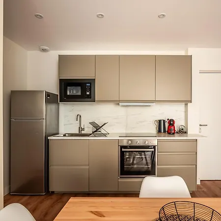 Chaleureux Appartement, Centre 나르본